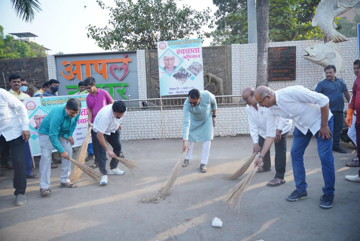 मीरा-भायंदर के नवघर नाका क्षेत्र में स्वच्छता अभियान