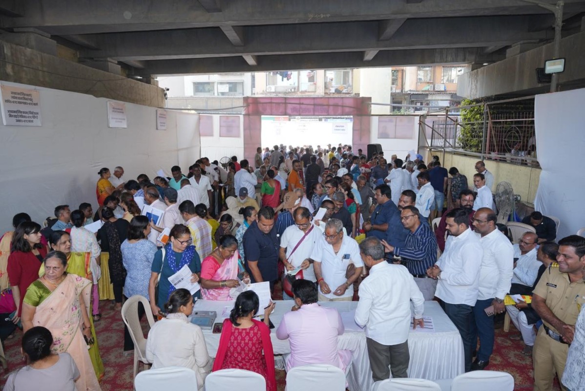 भाईंदर पूर्व से पश्चिम फ्लाईओवर के अंतर्गत राशन कार्ड कार्यालय के परिसर में विशाल राशन कार्ड शिविर का आयोजन