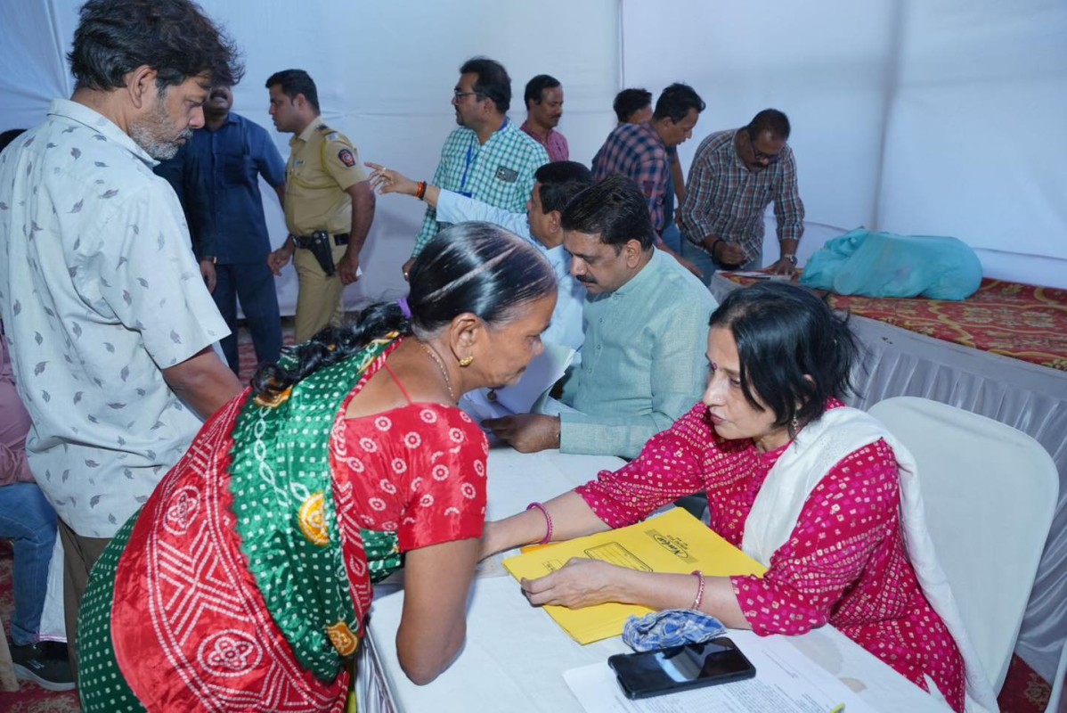Huge ration card camp was organized in the premises of the ration card office under Bhayander East to West flyover