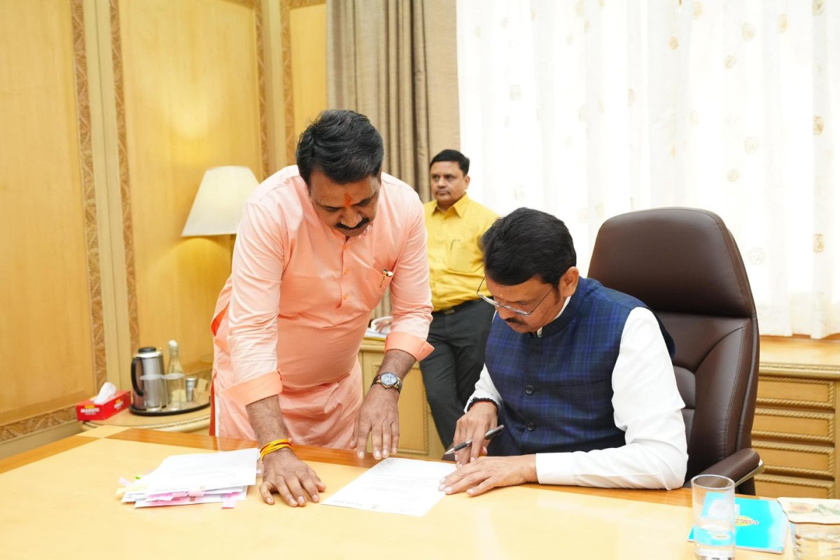 मीरा भयंदर शहर में लंबित विभिन्न विकास कार्यों के संबंध में महाराष्ट्र के माननीय मुख्यमंत्री श्री देवेंद्र फडणवीस जी से मुलाकात की