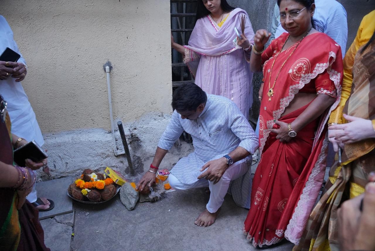 मीरा-भाईंदर प्रभाग क्र. 16 के श्रद्धा सबुरी चॉल एवं पंचरत्न चॉल में नए नाले एवं स्लैब निर्माण कार्य का भूमिपूजन संपन्न
